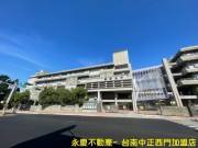 近新天地台南運動公園之健康路旁稀有鬧中取靜透天厝